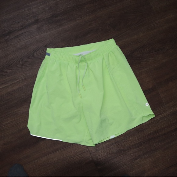 ❗️Lululemon Running Shorts Size M❗️ - Picture 1 of 2